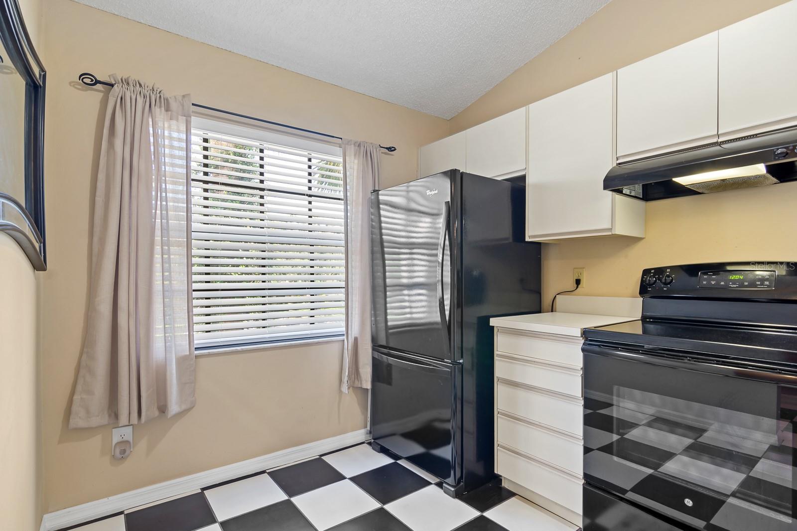 Image 6 of 37 For 2188 Elm Street 1107