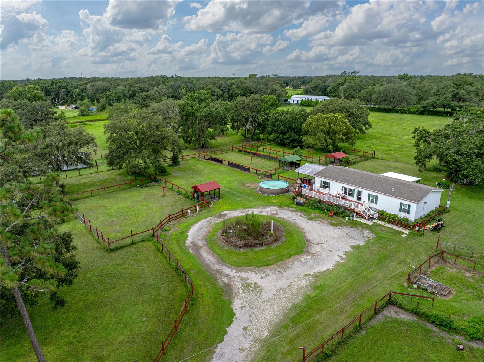 Listing photo id 9 for 13350 Olofin Way