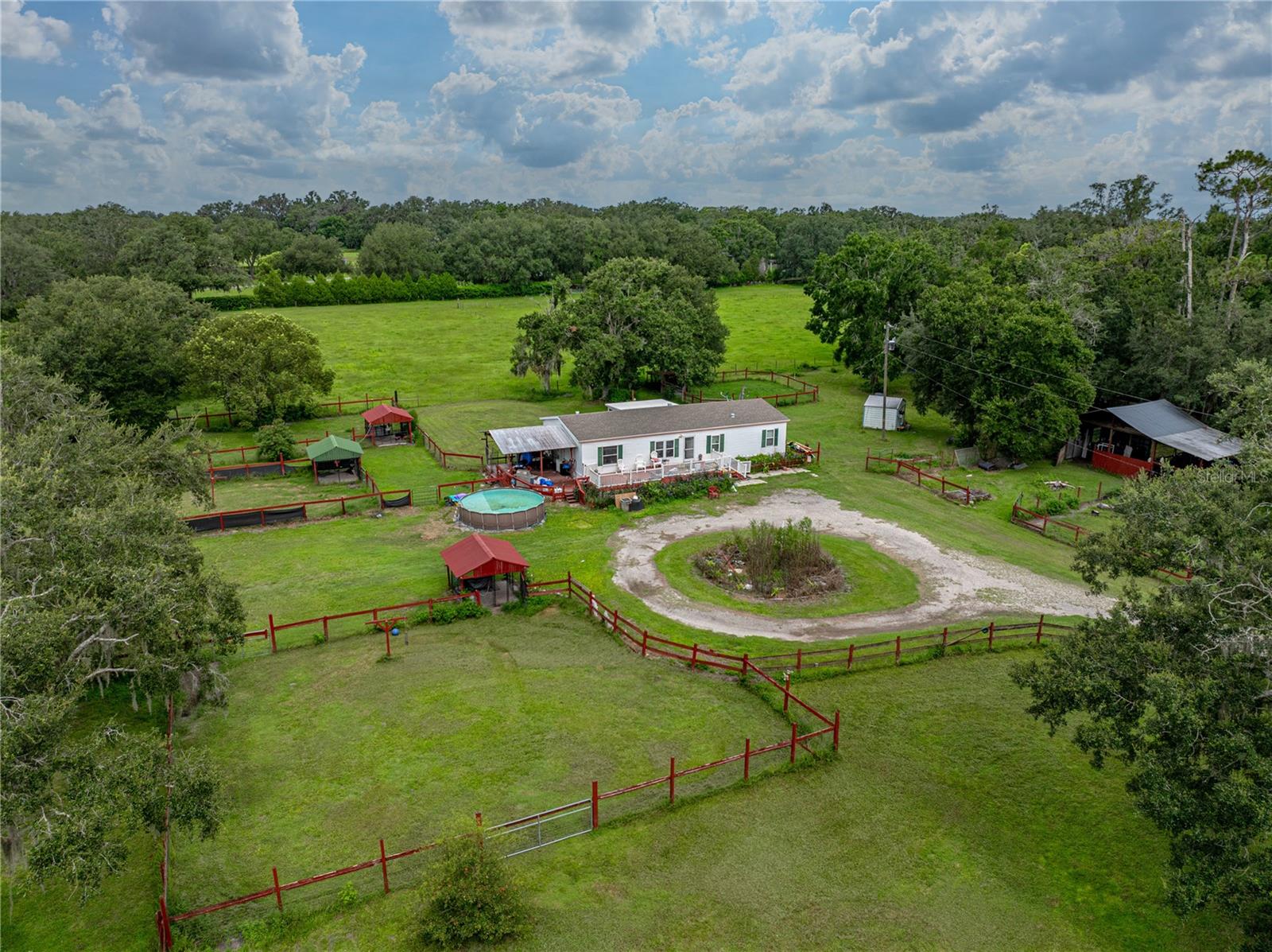 Listing photo id 10 for 13350 Olofin Way