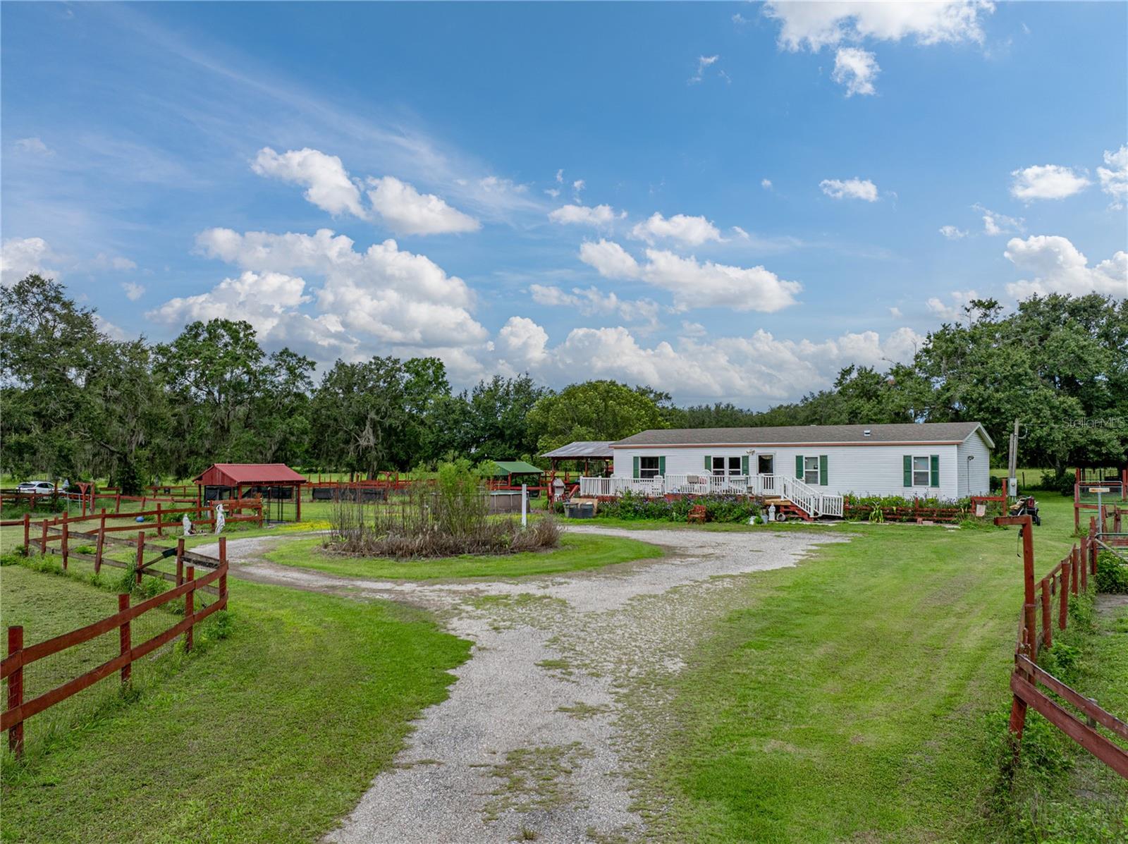 Listing photo id 11 for 13350 Olofin Way