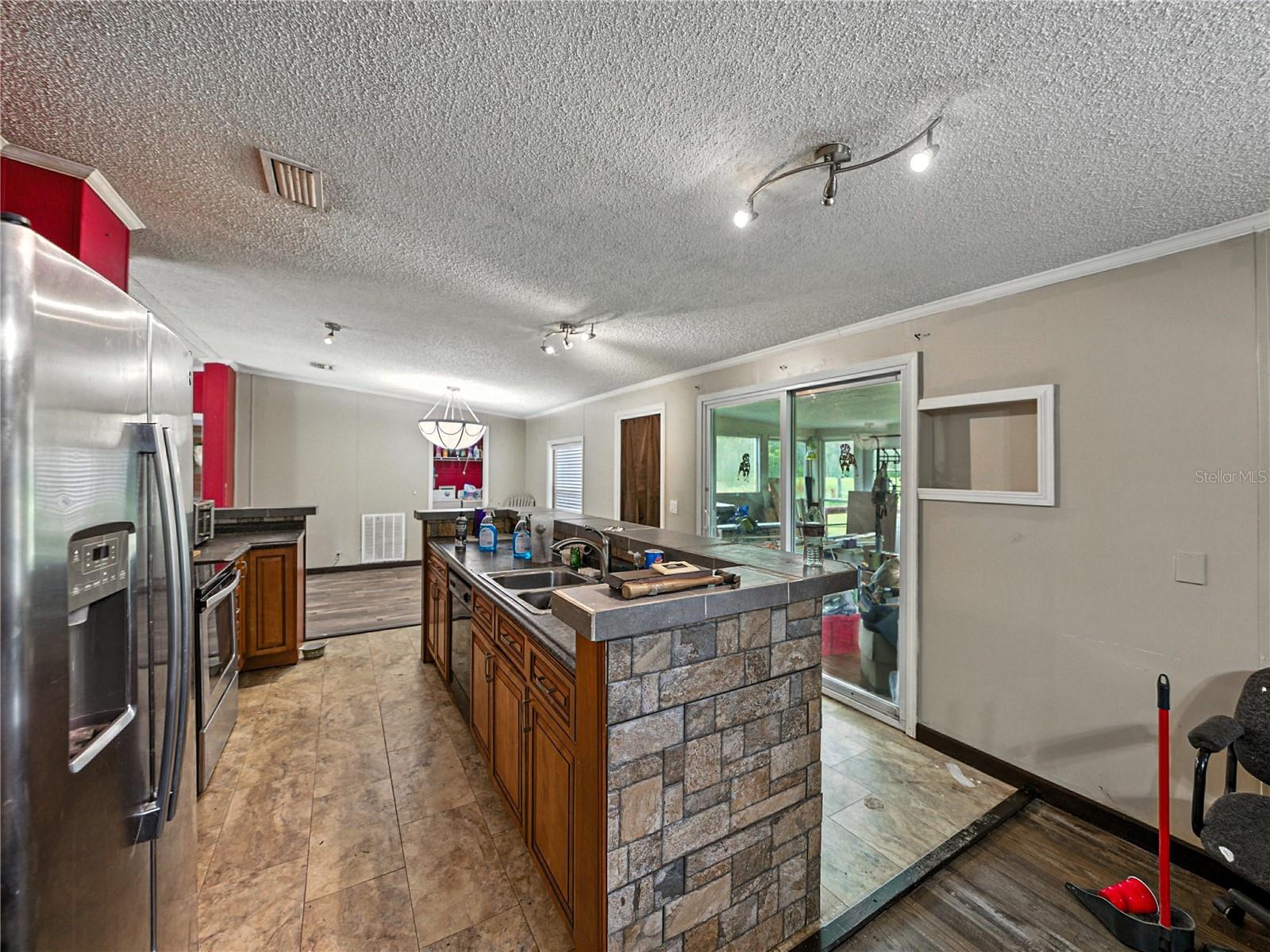 Listing photo id 20 for 13350 Olofin Way