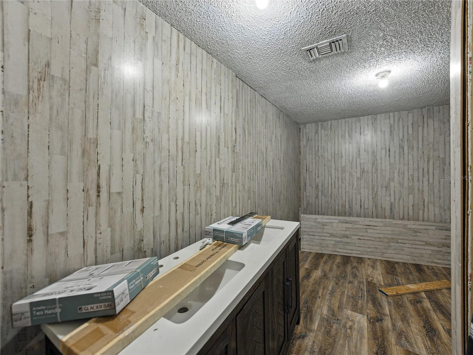 Listing photo id 25 for 13350 Olofin Way