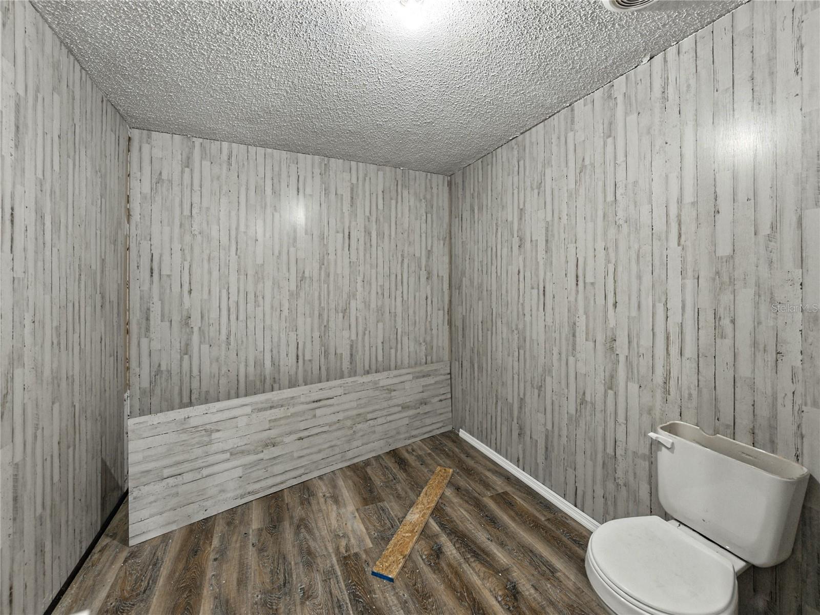 Listing photo id 27 for 13350 Olofin Way
