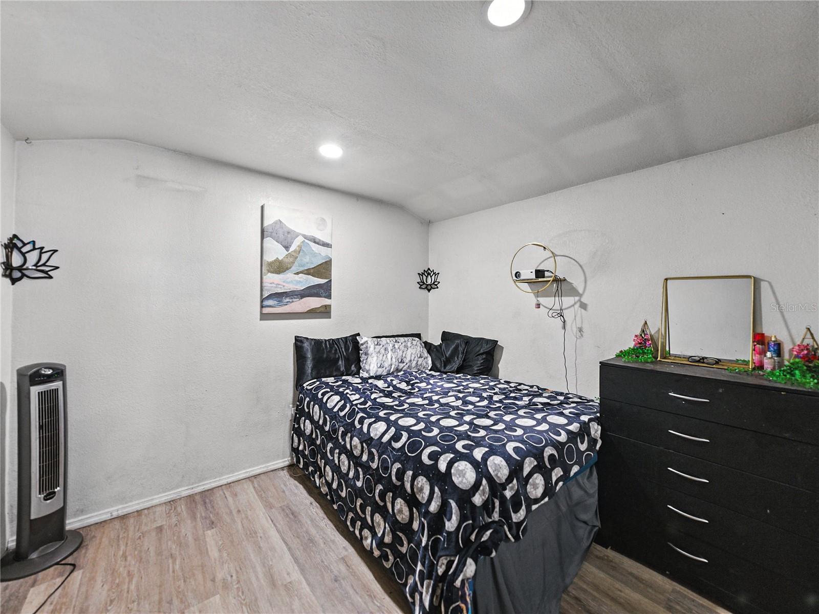 Listing photo id 41 for 13350 Olofin Way