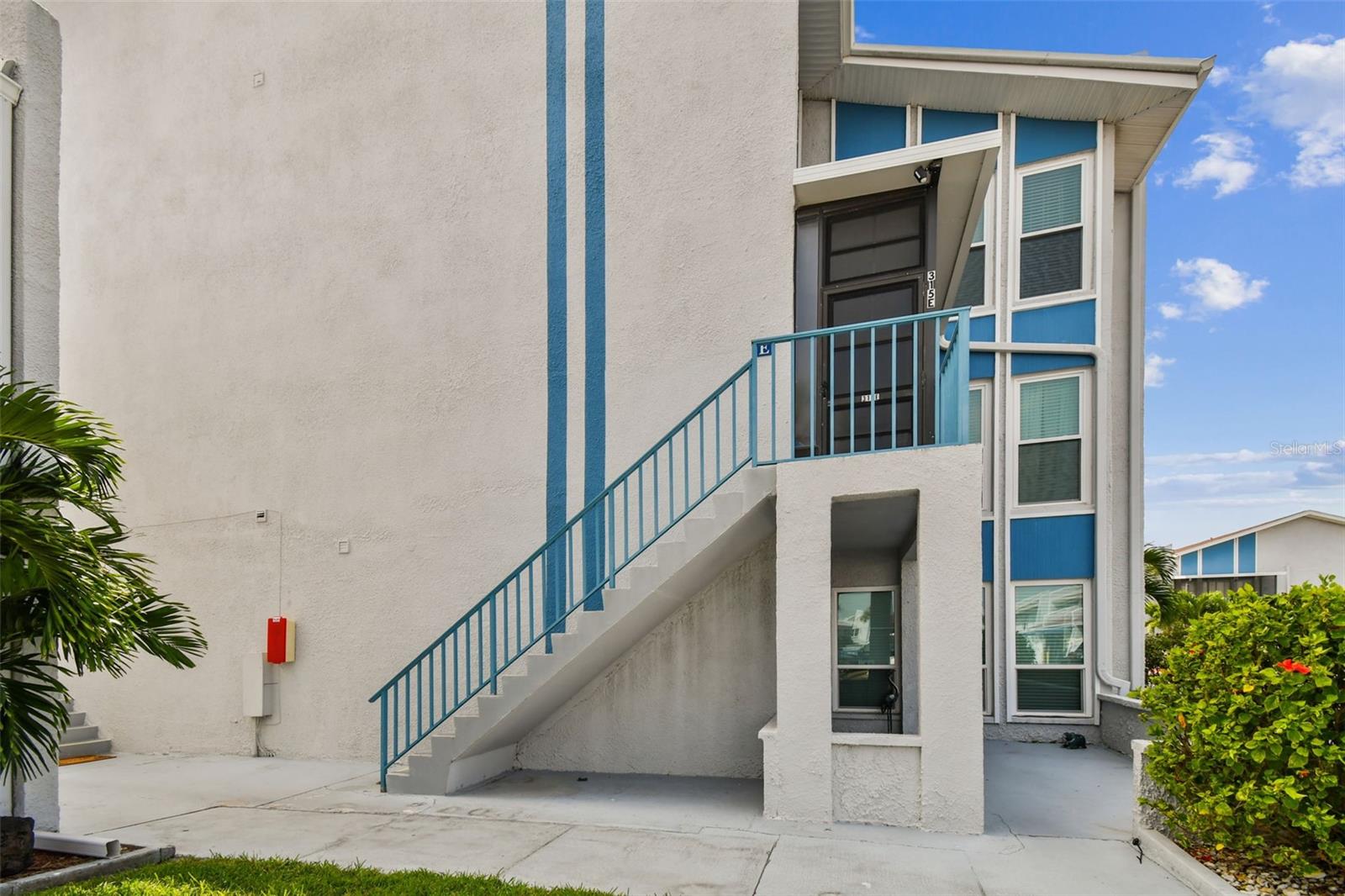 Image 3 of 48 For 315 Medallion Boulevard E