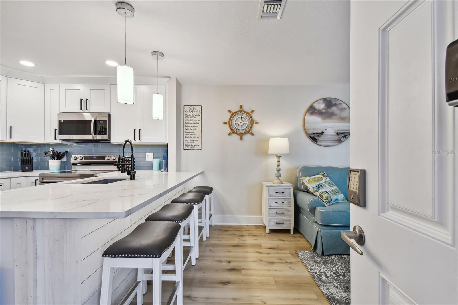 Image 4 of 48 For 315 Medallion Boulevard E