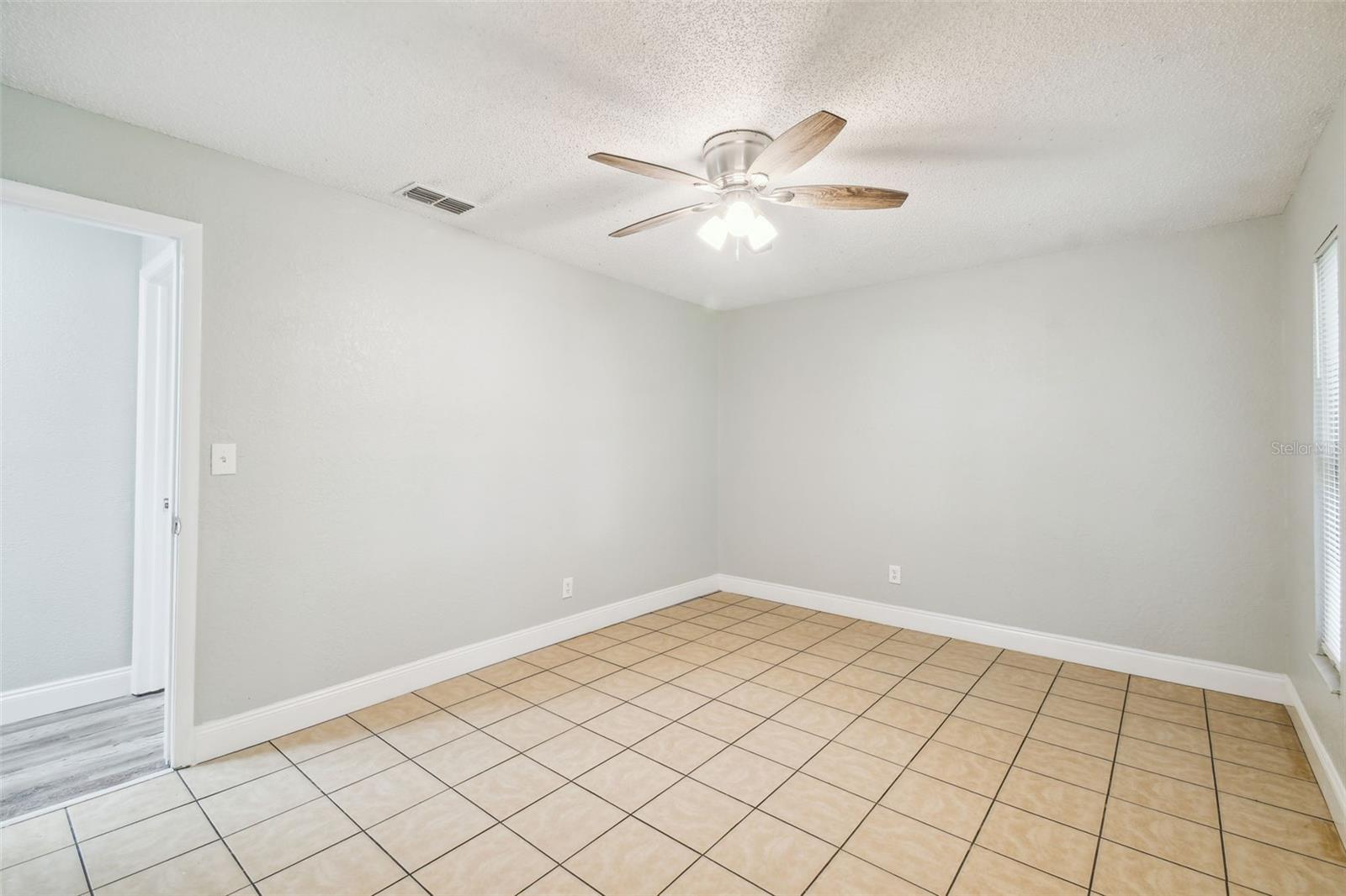 Image 26 of 39 For 8910 Elm Leaf Ct