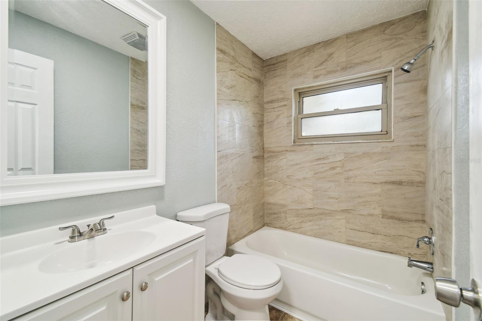 Image 28 of 39 For 8910 Elm Leaf Ct