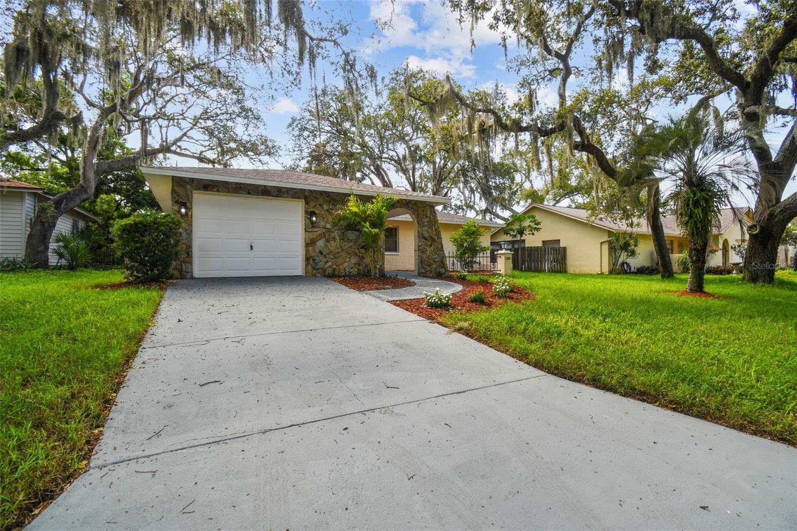 Image 35 of 39 For 8910 Elm Leaf Ct