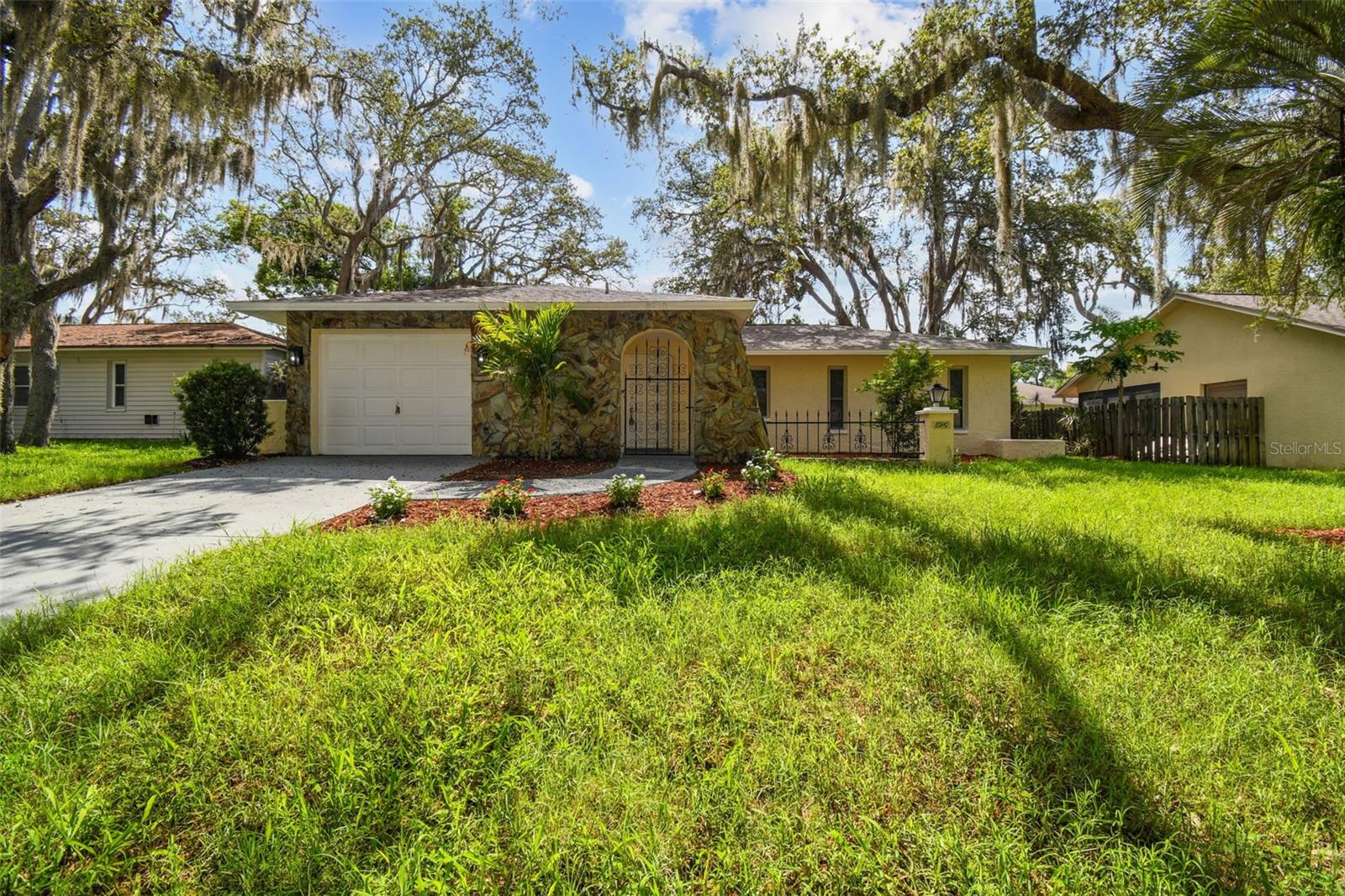 Image 36 of 39 For 8910 Elm Leaf Ct