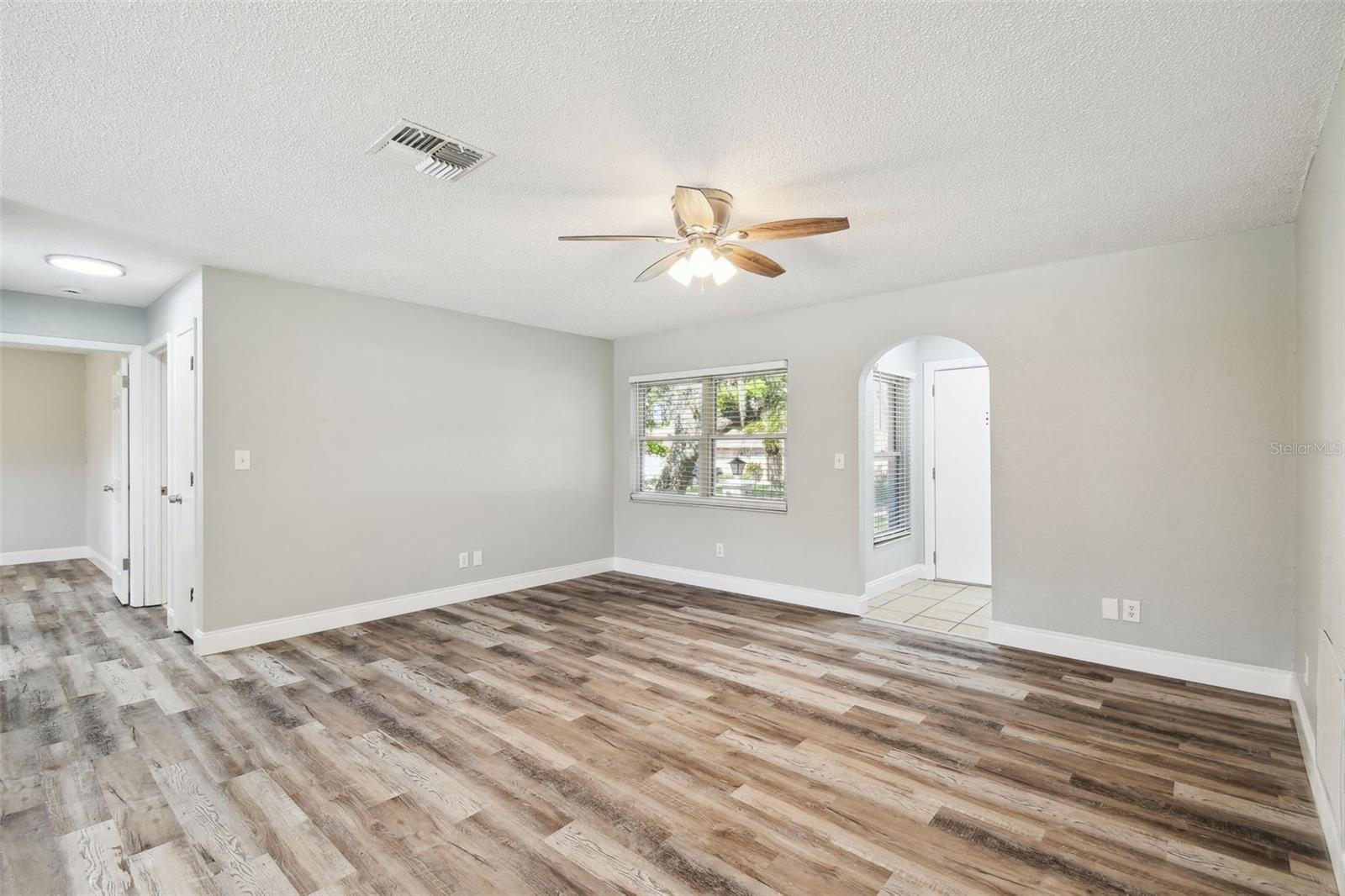 Image 5 of 39 For 8910 Elm Leaf Ct