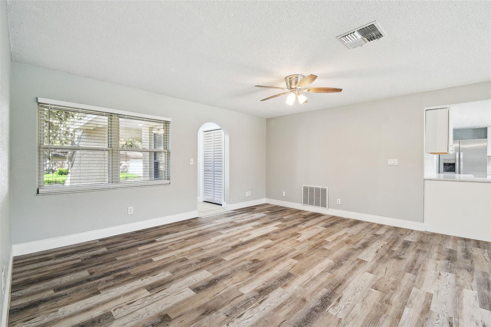 Image 6 of 39 For 8910 Elm Leaf Ct