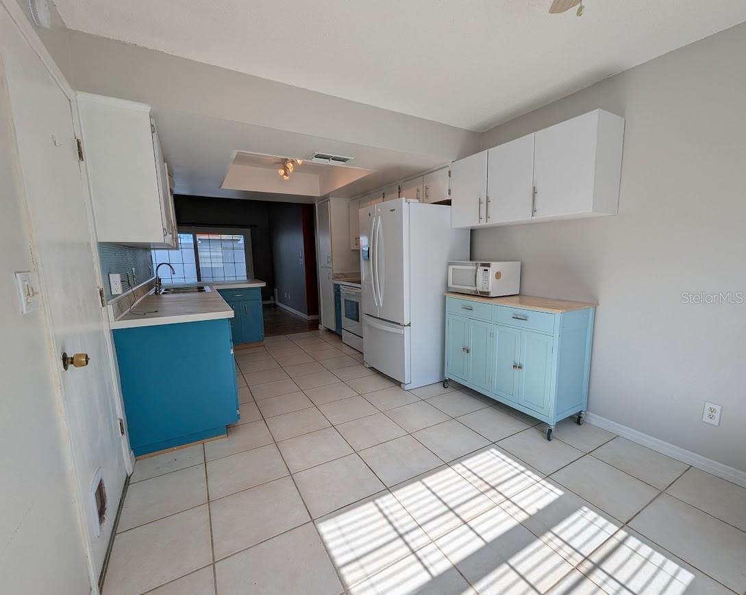 Listing photo id 8 for 2781 Whispering Drive N