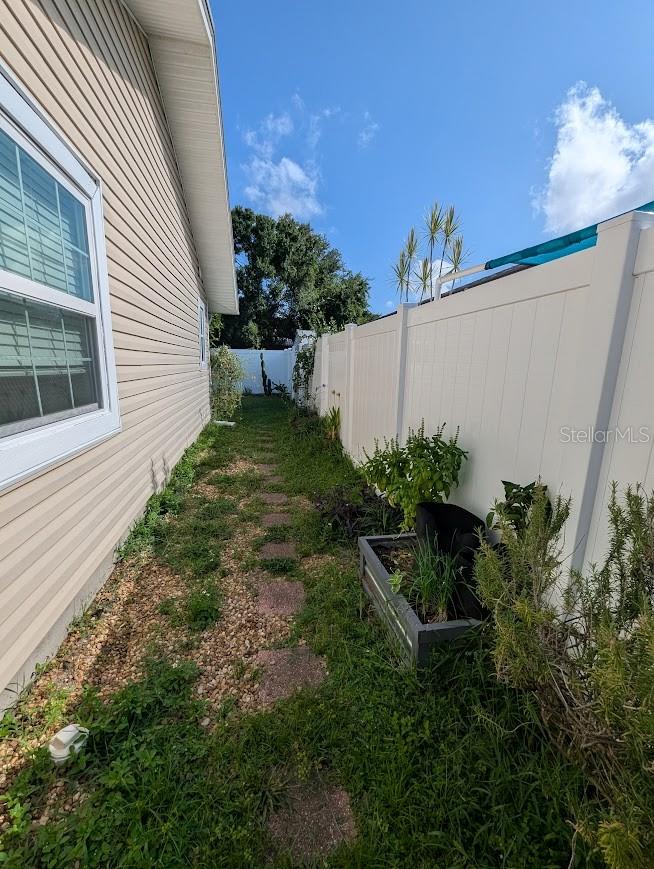 Listing photo id 20 for 2781 Whispering Drive N