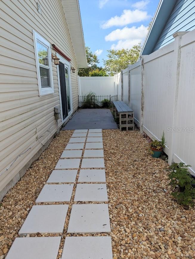Listing photo id 23 for 2781 Whispering Drive N