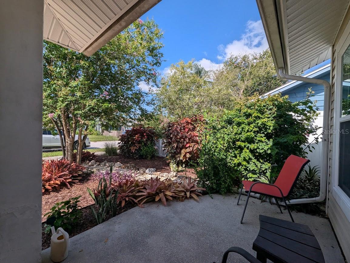 Listing photo id 2 for 2781 Whispering Drive N