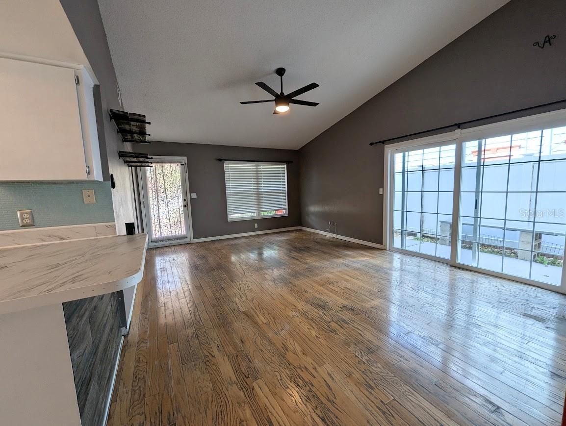 Listing photo id 4 for 2781 Whispering Drive N