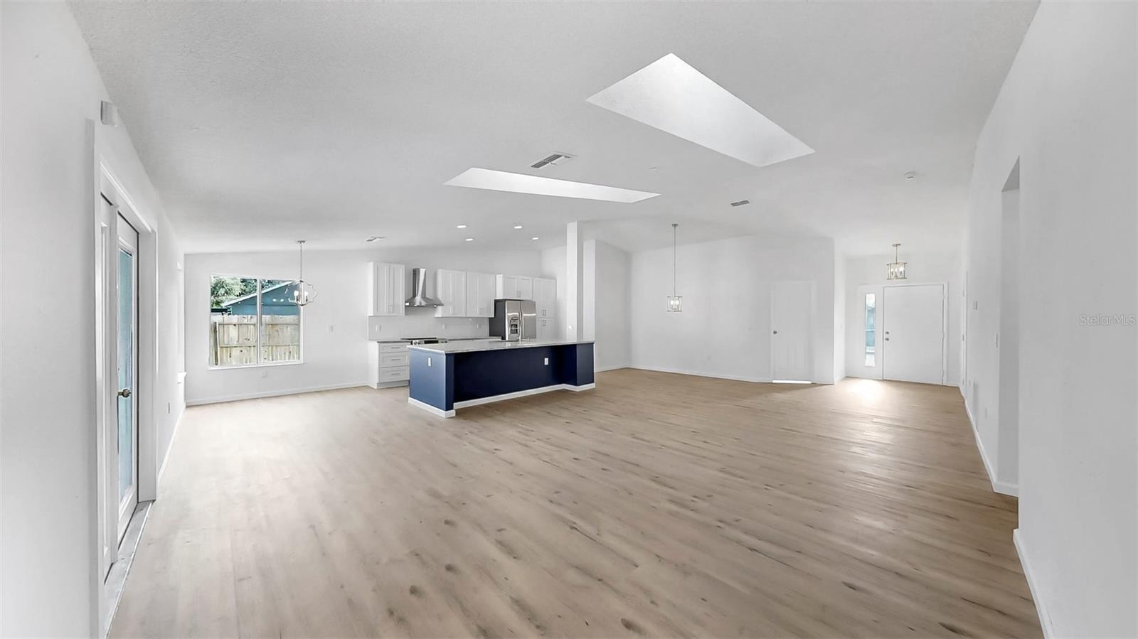Image 5 of 32 For 5542 34th Court E