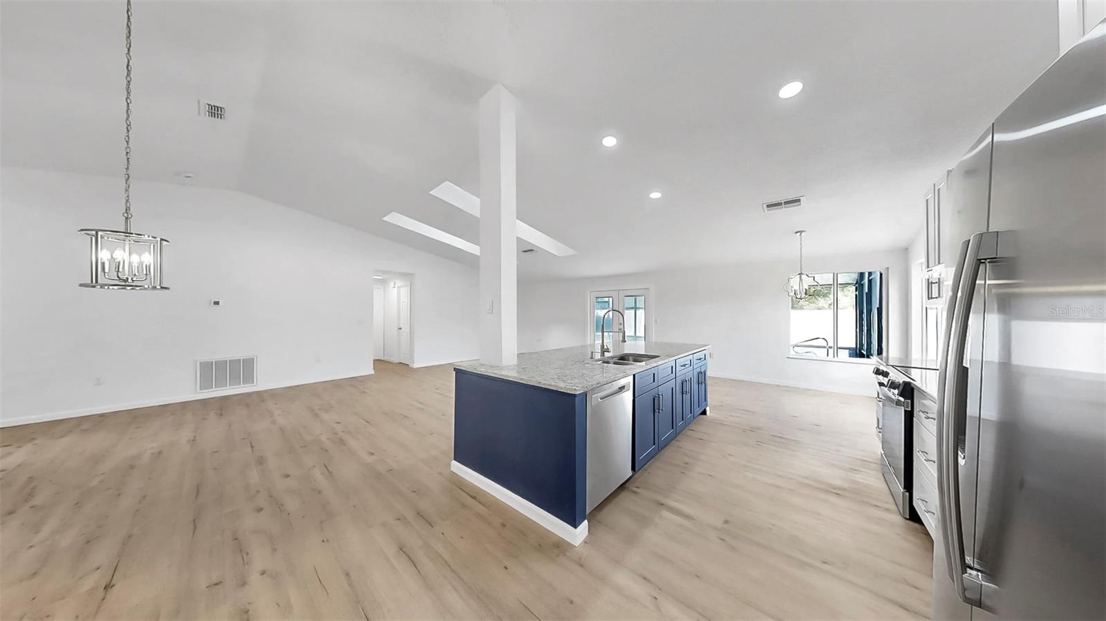Image 7 of 32 For 5542 34th Court E