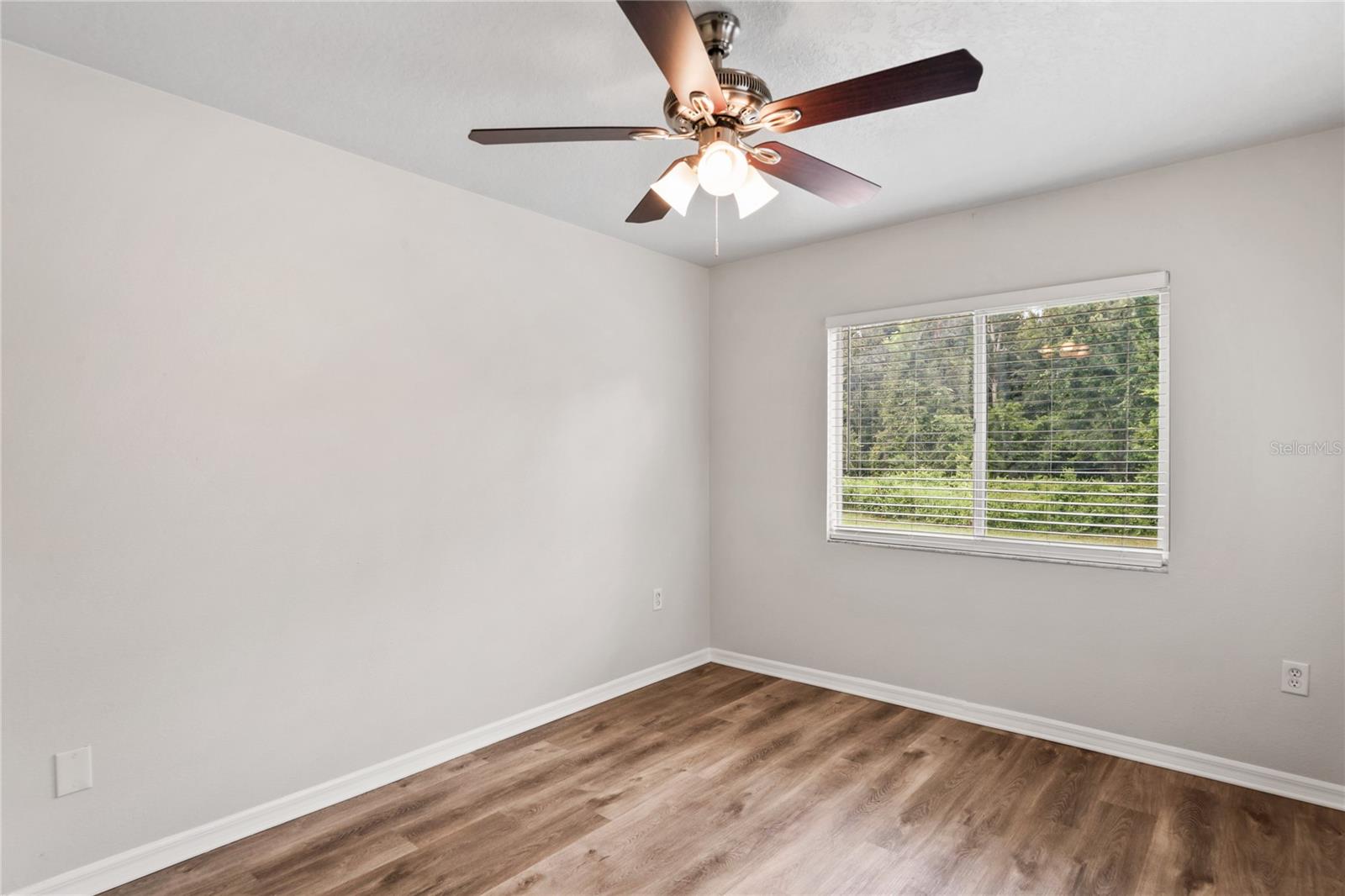 Image 15 of 26 For 340 Paradise Woods Place