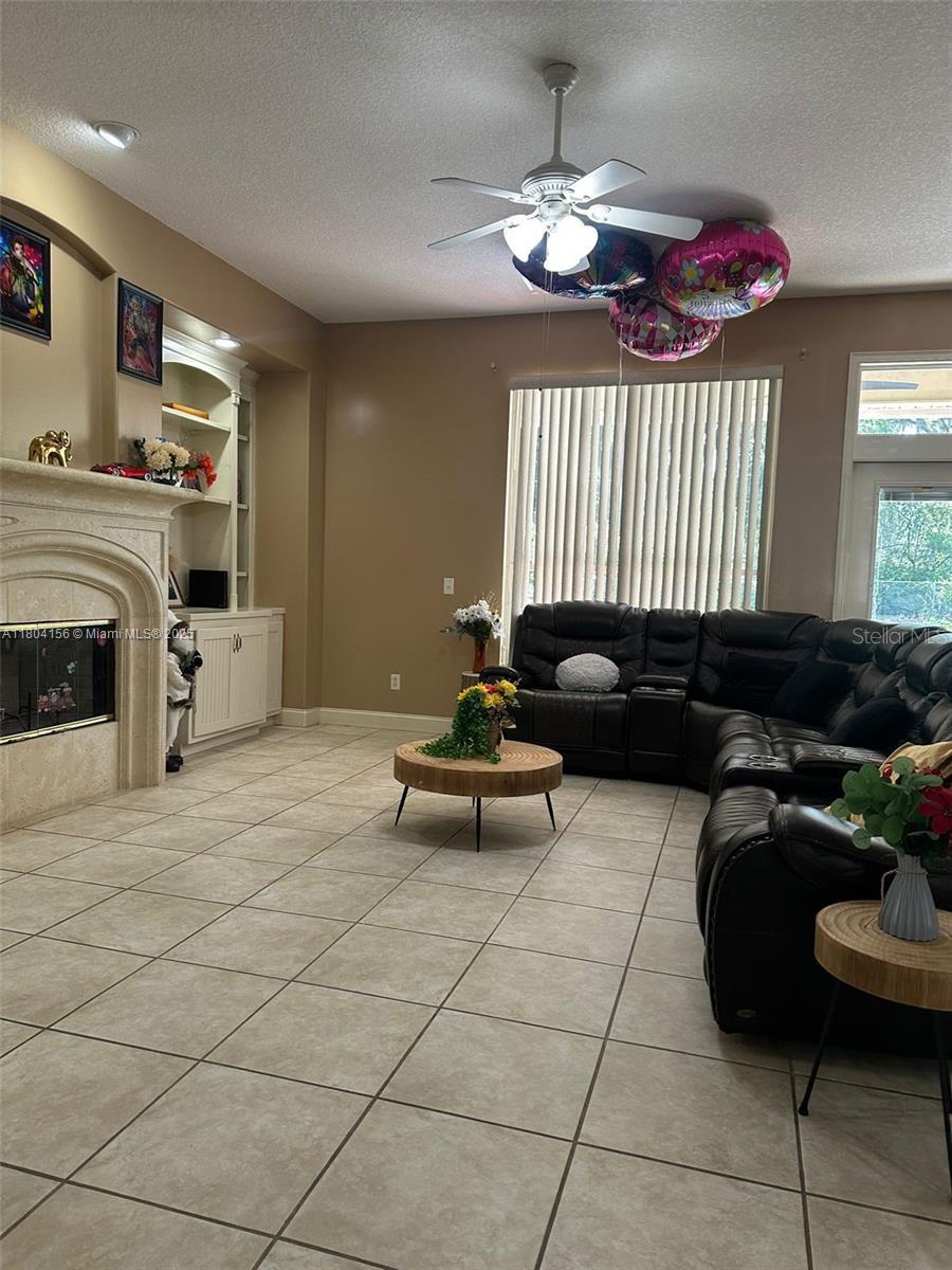 Image 4 of 10 For 800 Permento Avenue