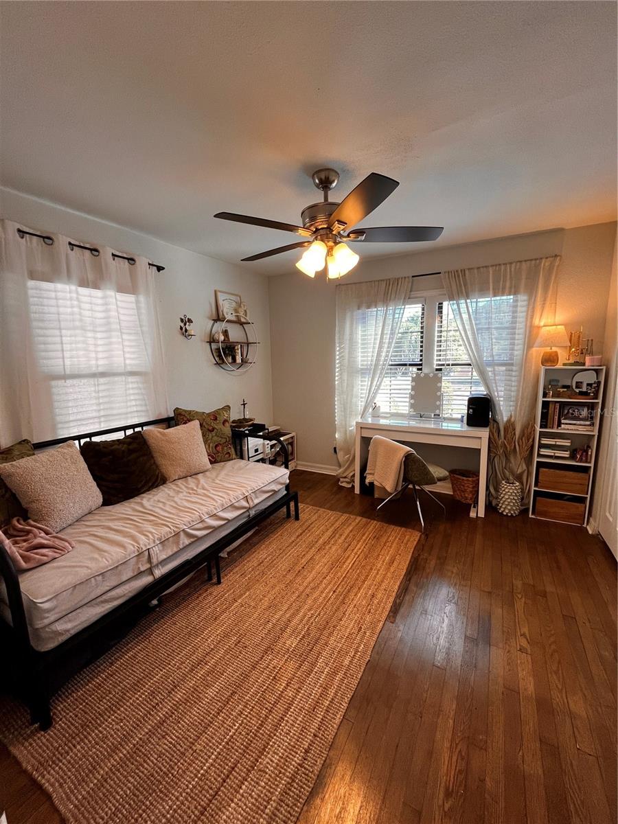 Image 11 of 23 For 1221 30th Avenue N