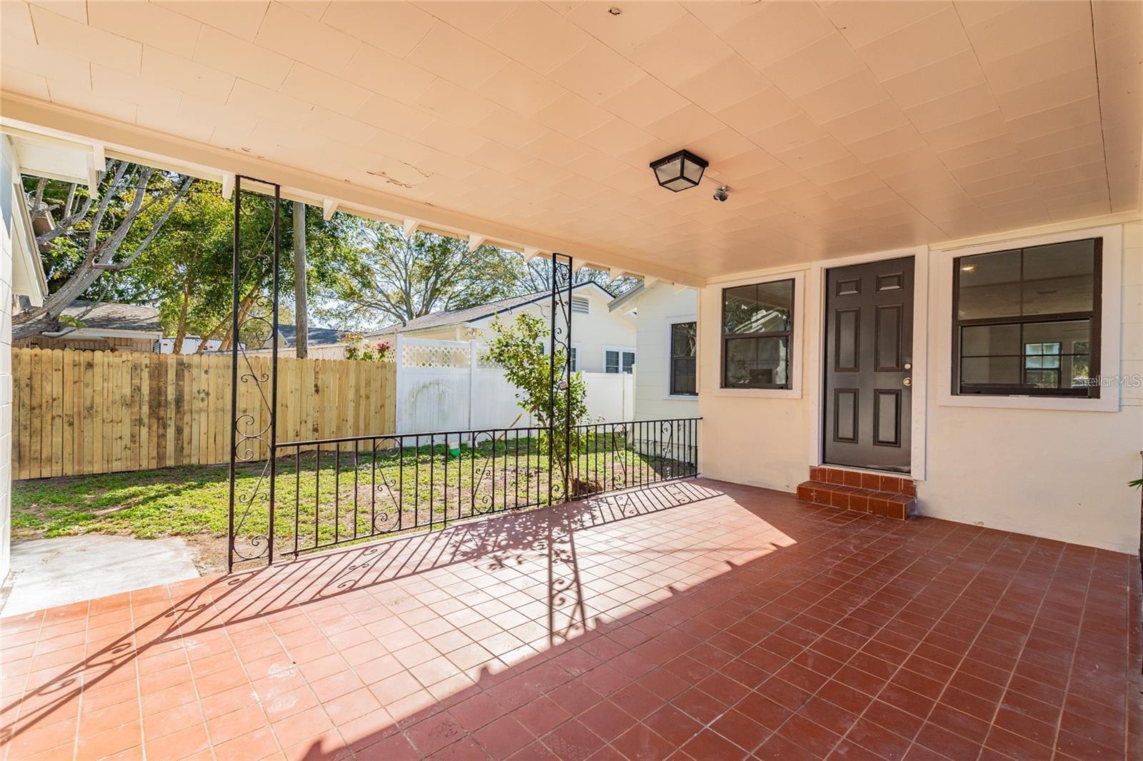 Image 12 of 23 For 1221 30th Avenue N
