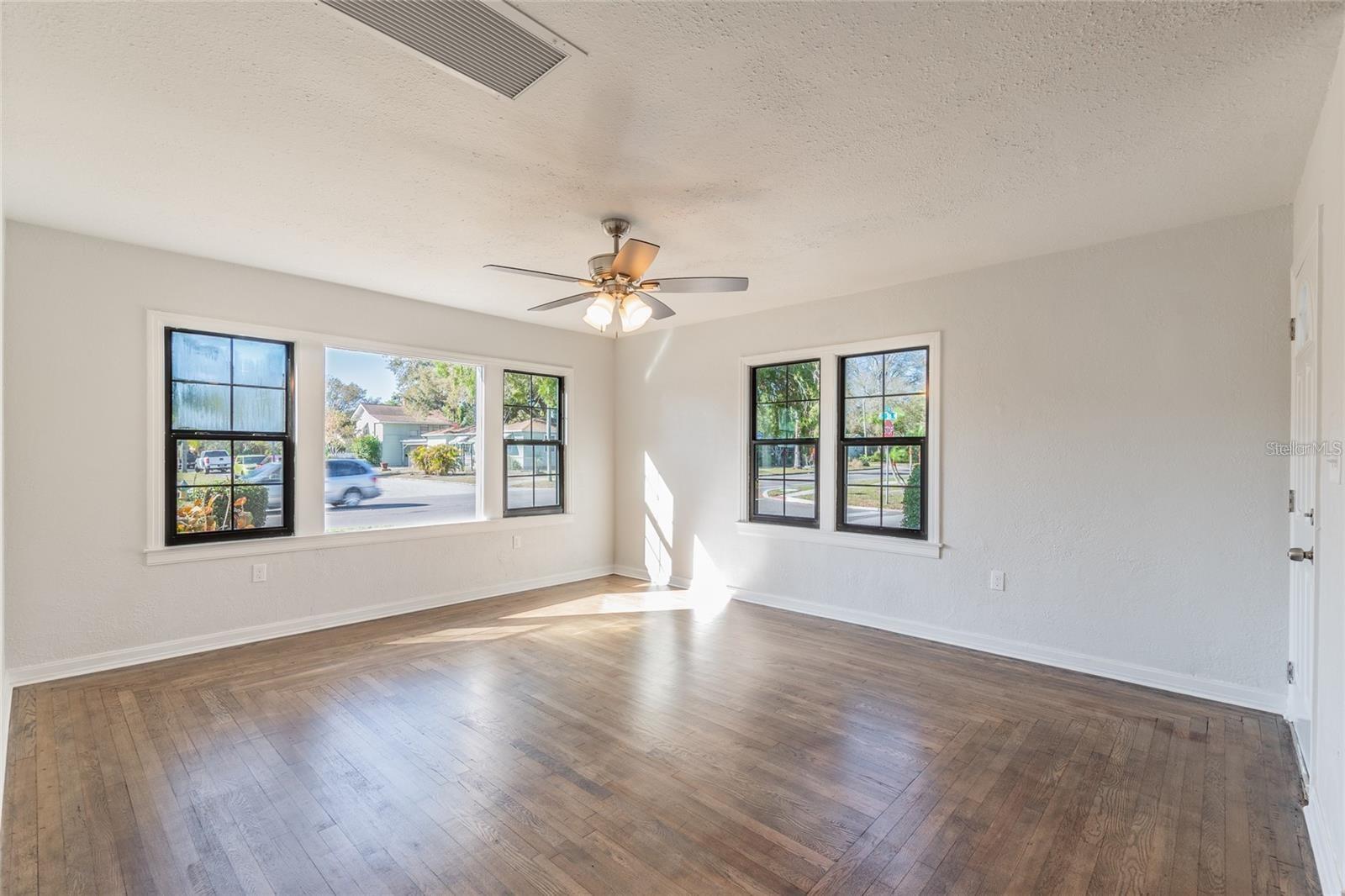 Image 13 of 23 For 1221 30th Avenue N
