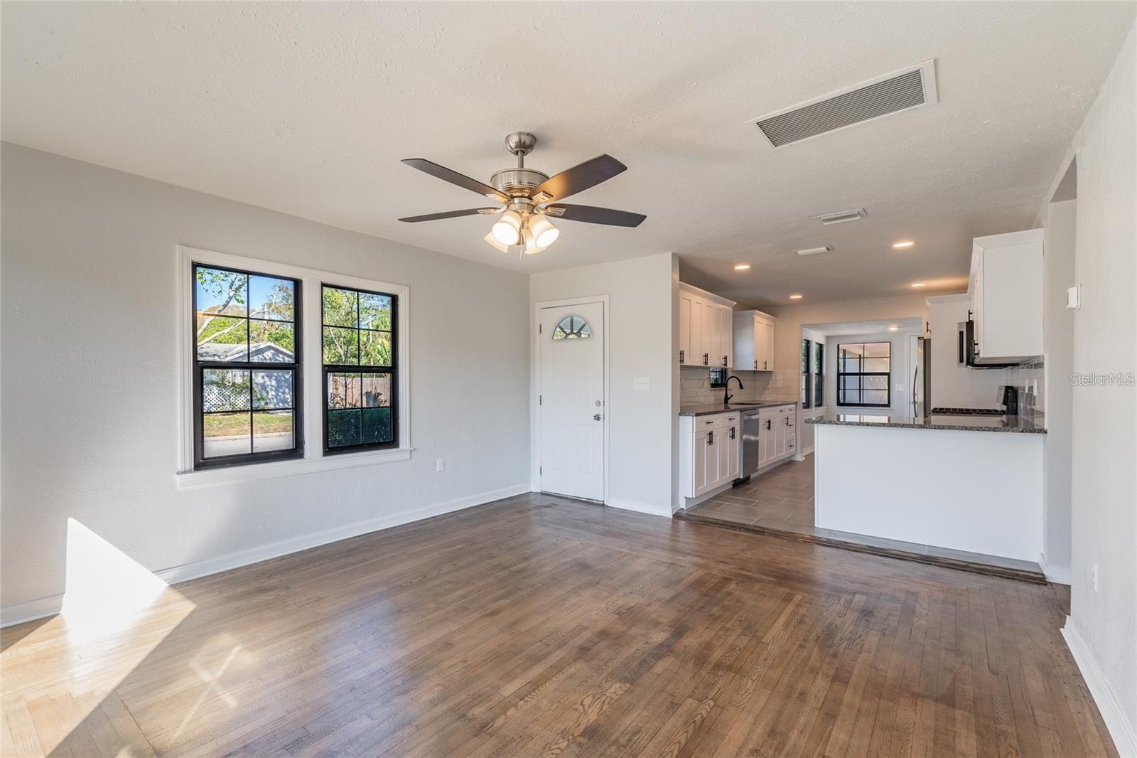 Image 14 of 23 For 1221 30th Avenue N