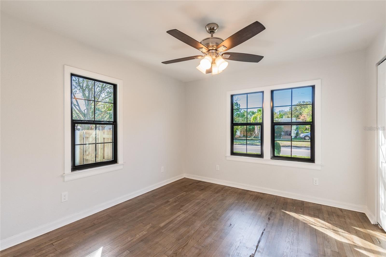 Image 18 of 23 For 1221 30th Avenue N