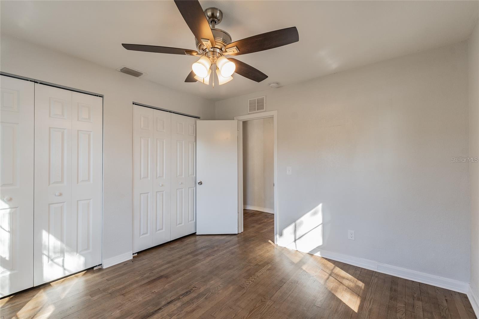 Image 20 of 23 For 1221 30th Avenue N