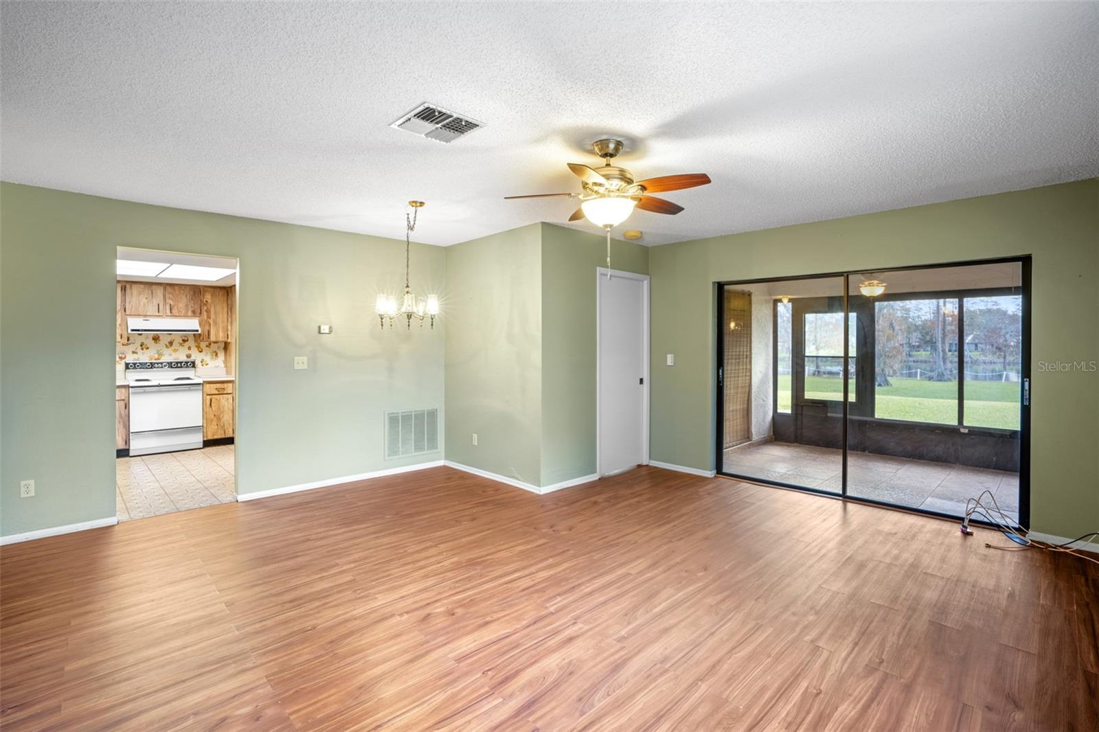 Image 11 of 31 For 2549 Oakleaf Lane 36c