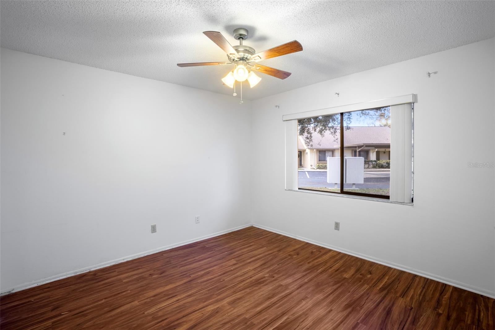 Image 19 of 31 For 2549 Oakleaf Lane 36c