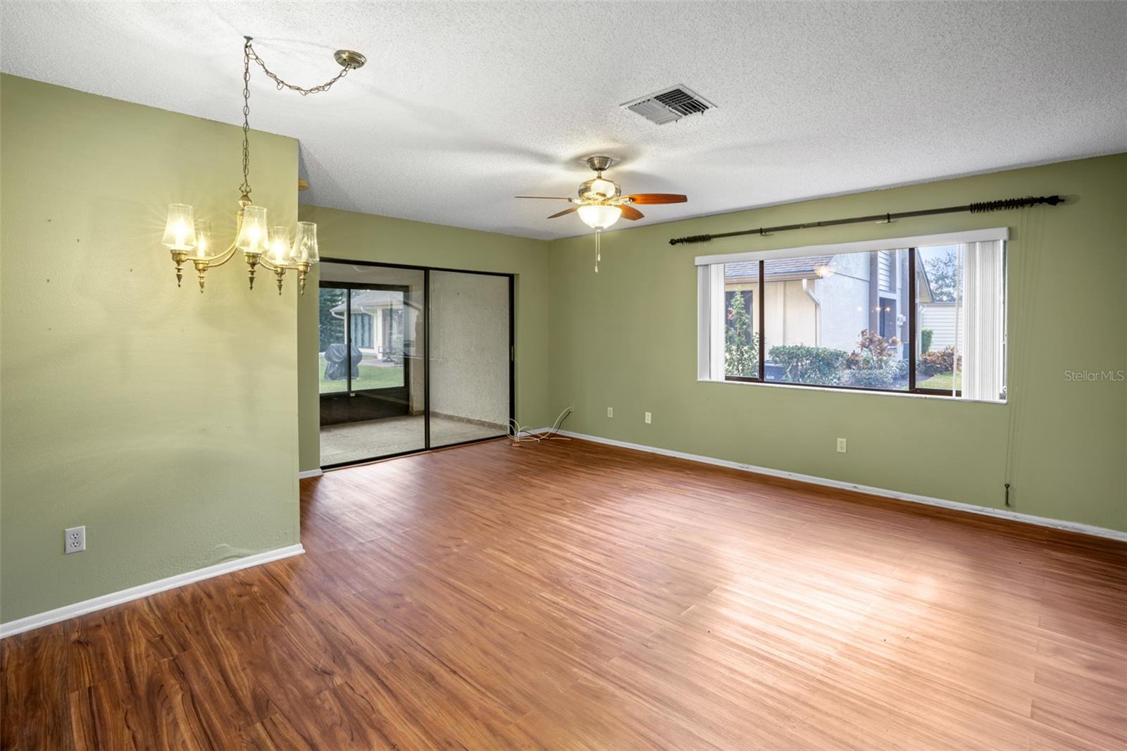 Image 9 of 31 For 2549 Oakleaf Lane 36c