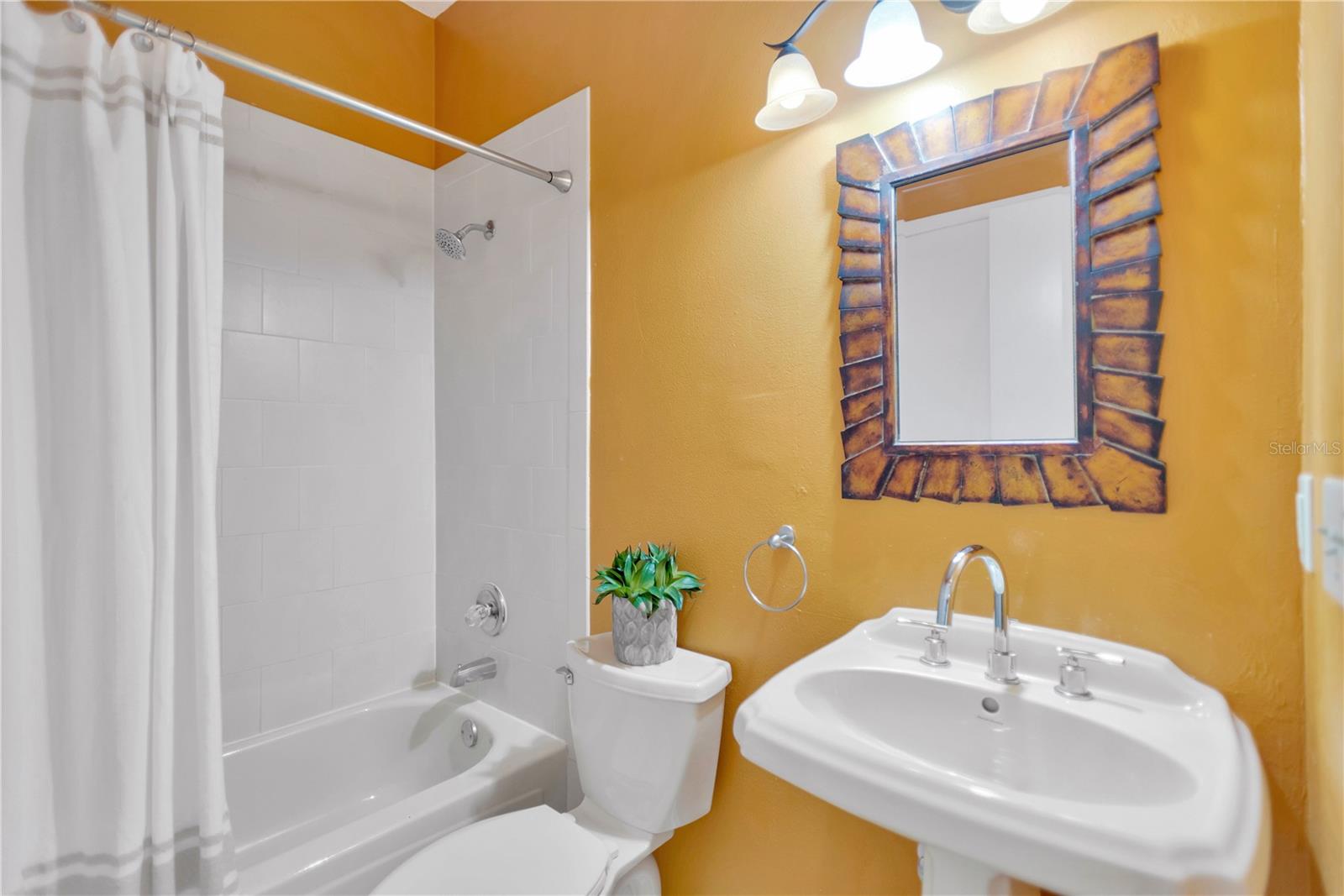 Image 16 of 27 For 605 Chippenham Boulevard