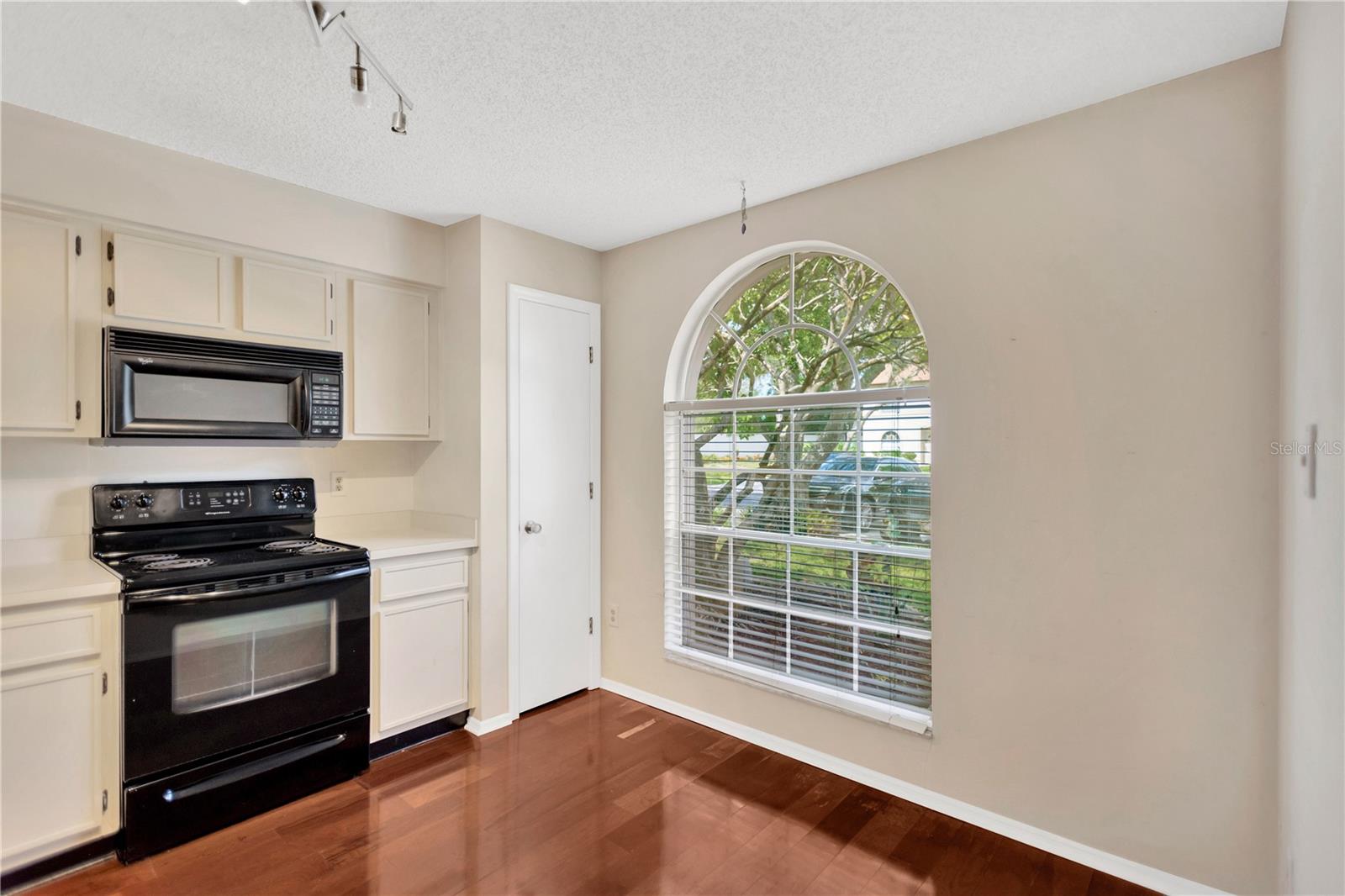 Image 4 of 27 For 605 Chippenham Boulevard
