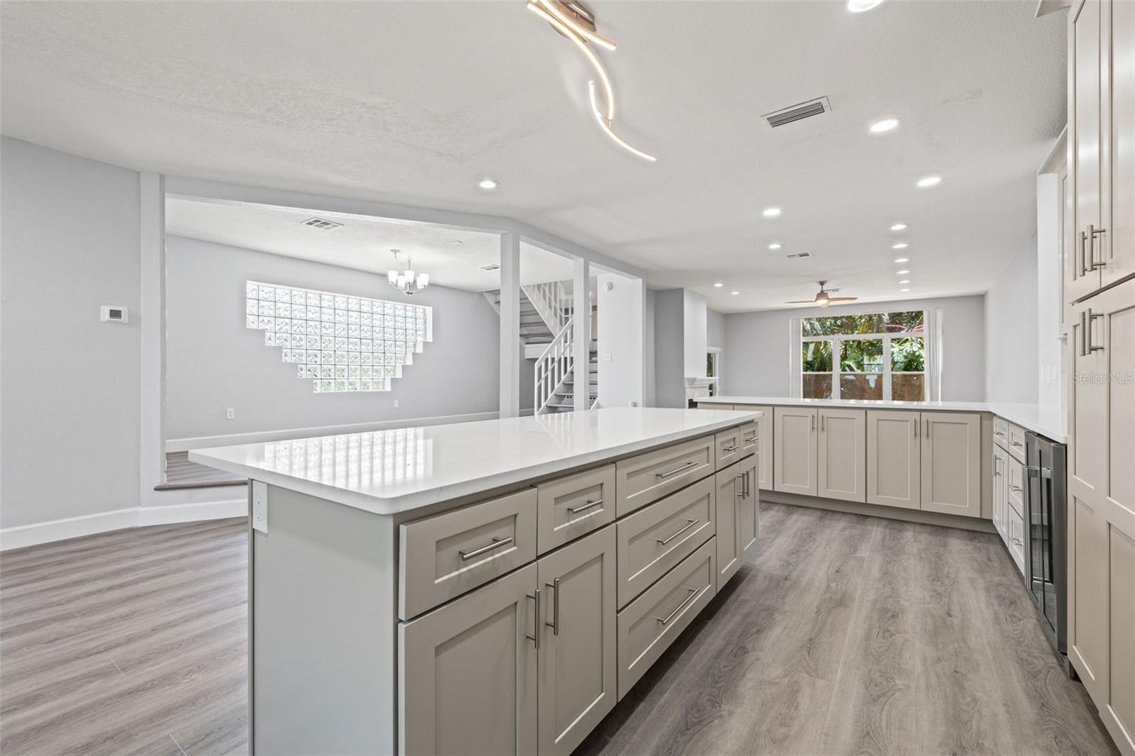 Image 10 of 58 For 487 Pinellas Bayway S 201