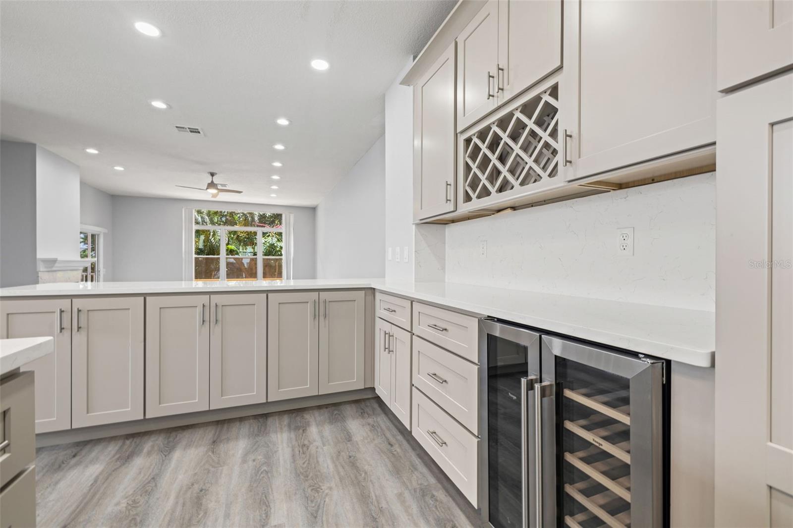 Image 11 of 58 For 487 Pinellas Bayway S 201