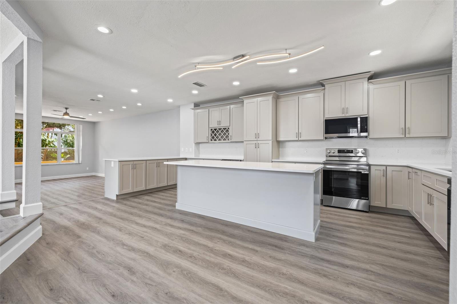 Image 4 of 58 For 487 Pinellas Bayway S 201