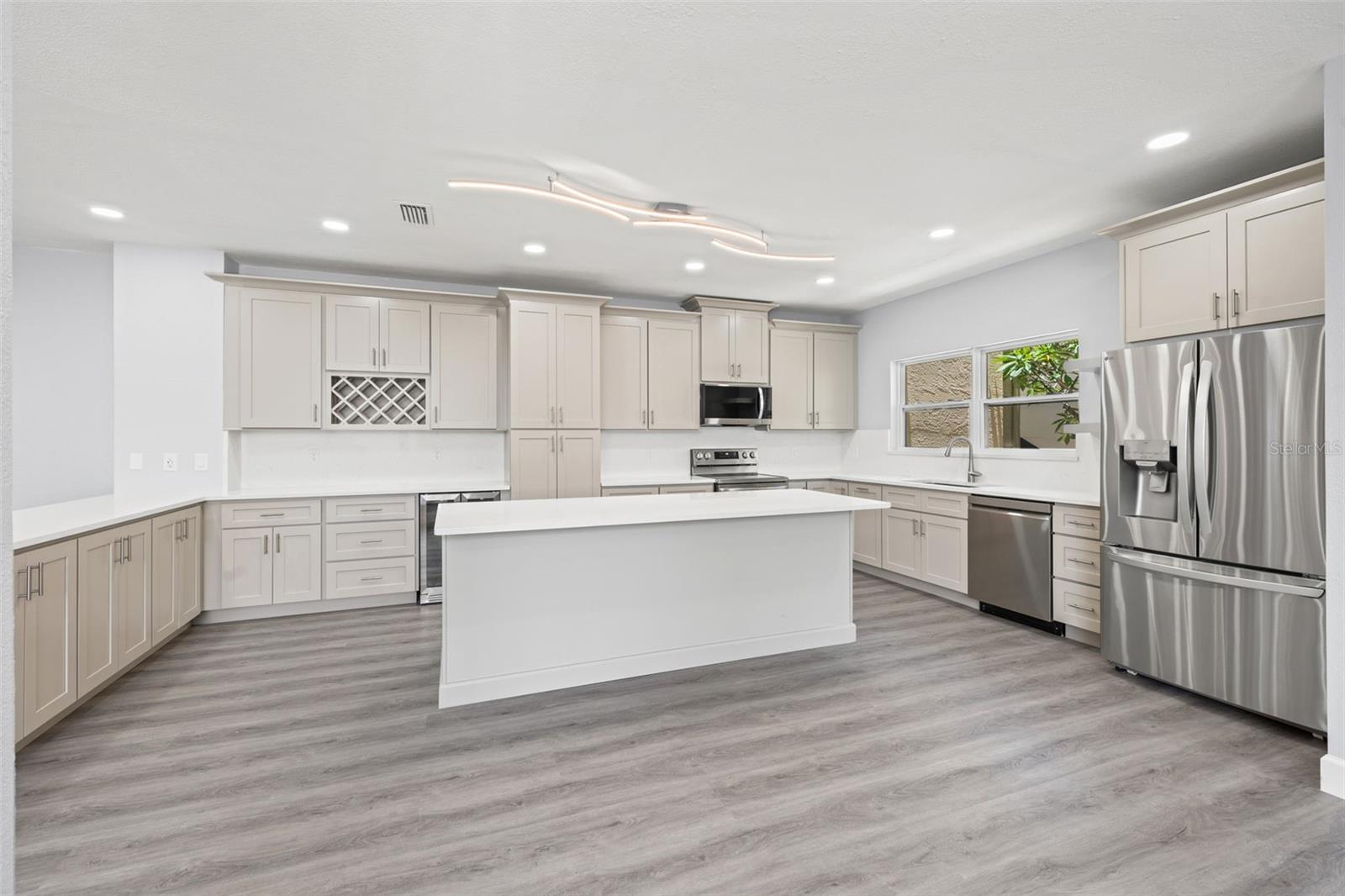 Image 5 of 58 For 487 Pinellas Bayway S 201
