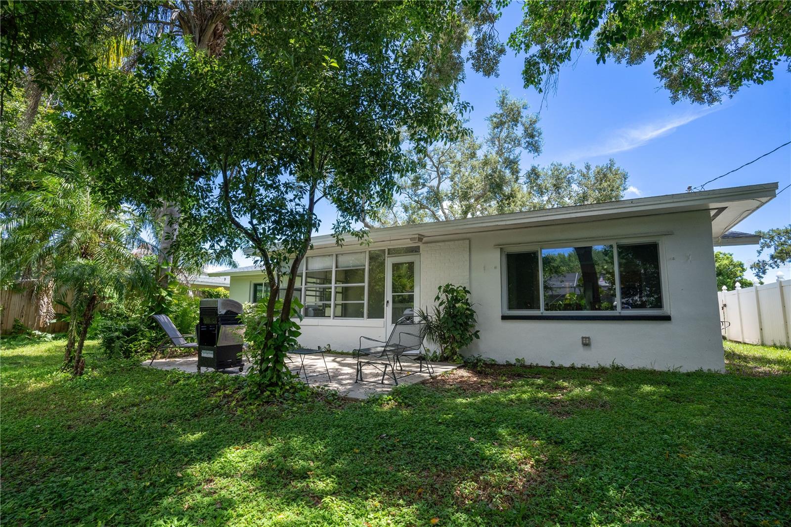 Image 29 of 37 For 666 Brookfield Drive