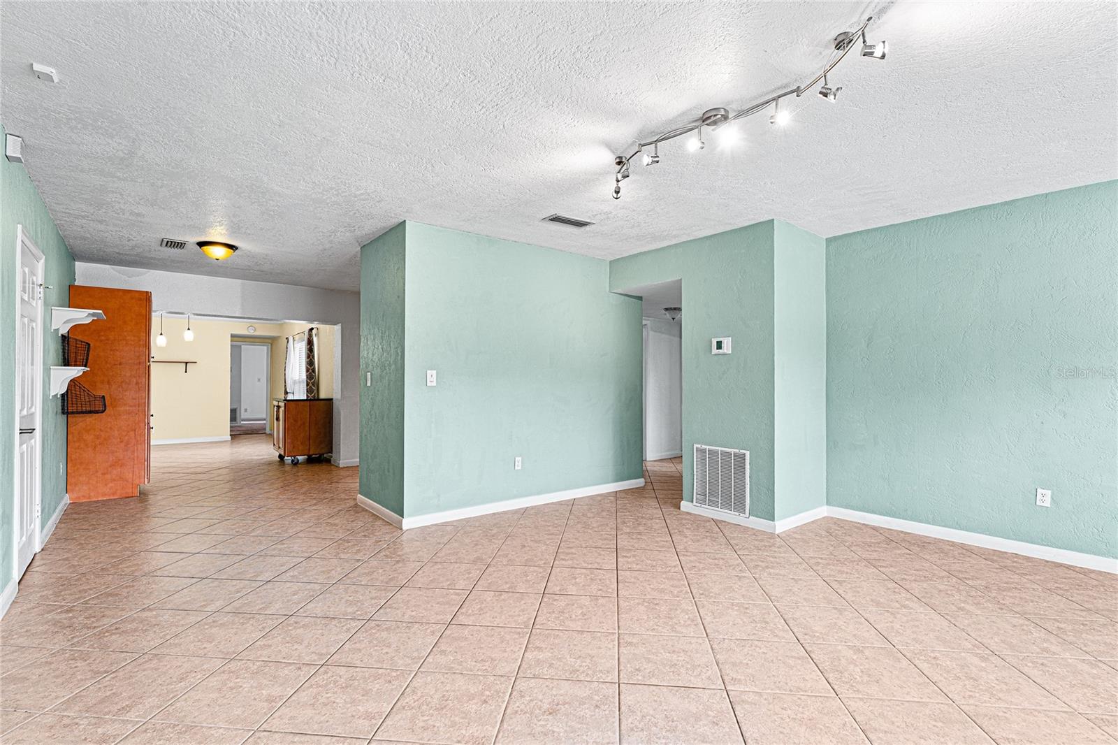 Image 10 of 54 For 10908 Elbow Drive