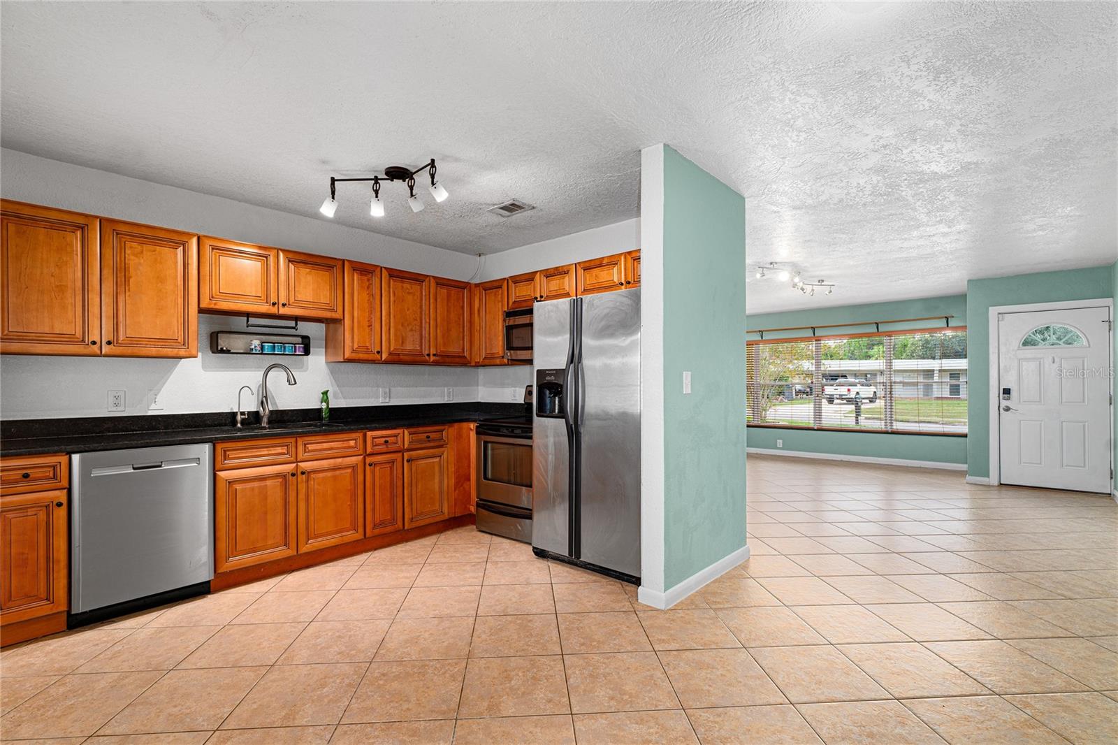 Image 13 of 54 For 10908 Elbow Drive