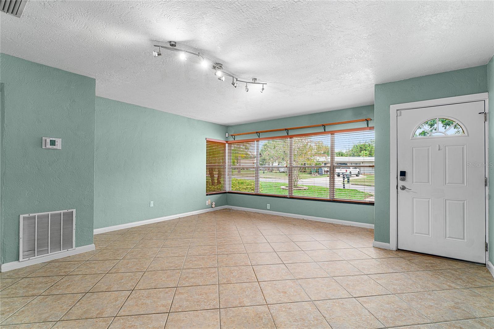 Image 8 of 54 For 10908 Elbow Drive