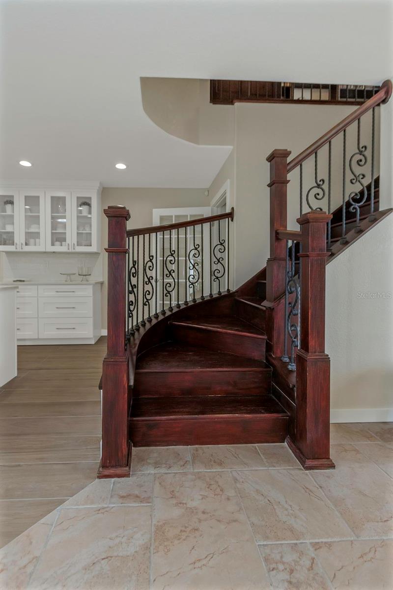 Image 33 of 79 For 2801 Miriam Street S