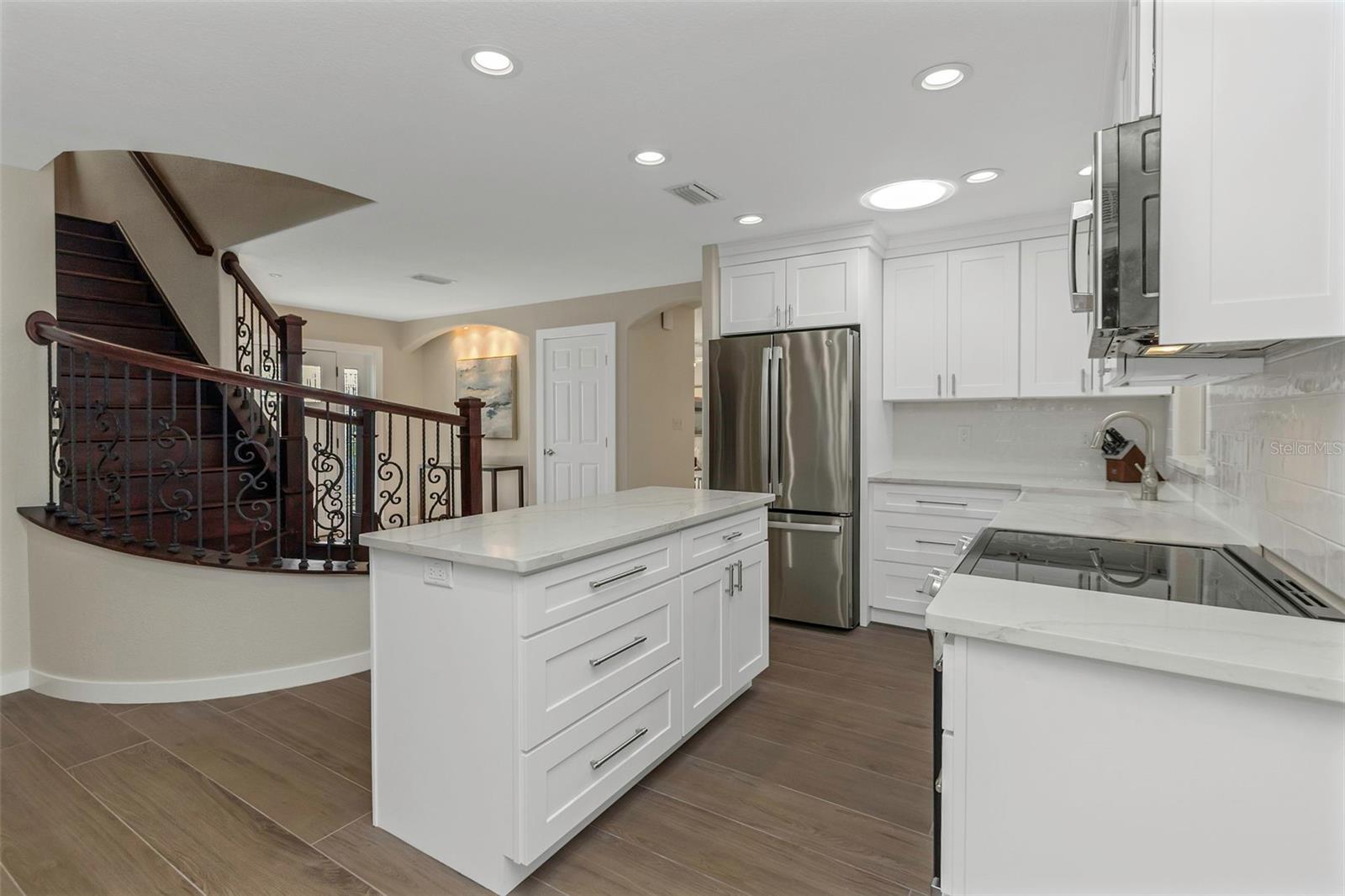 Image 6 of 79 For 2801 Miriam Street S