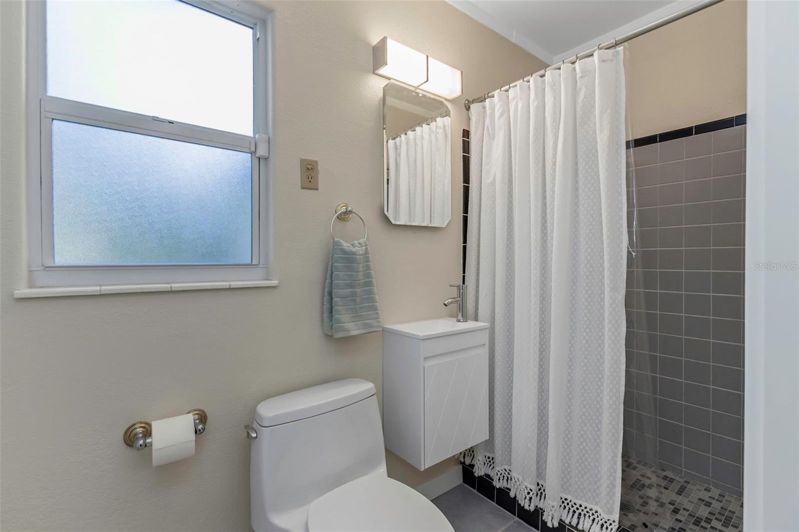 Image 64 of 79 For 2801 Miriam Street S