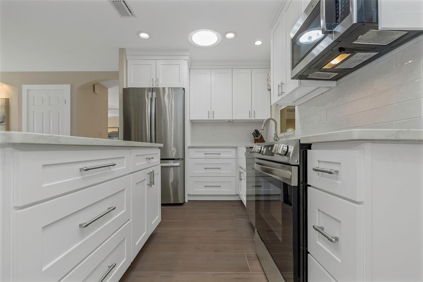 Image 7 of 79 For 2801 Miriam Street S