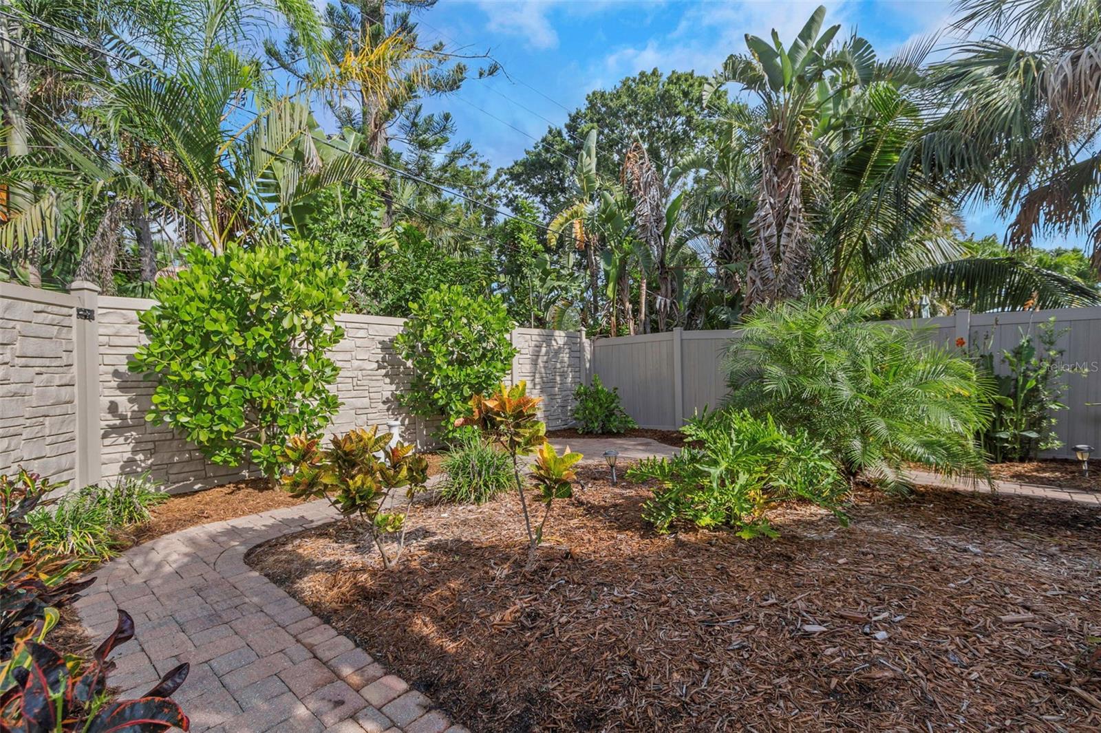 Image 71 of 79 For 2801 Miriam Street S