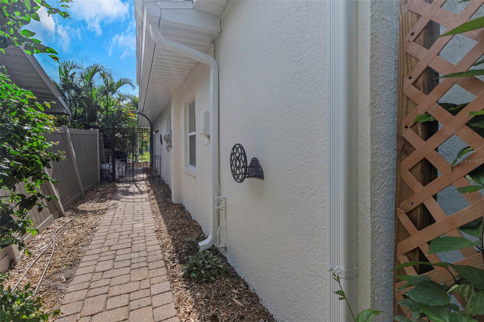 Image 73 of 79 For 2801 Miriam Street S